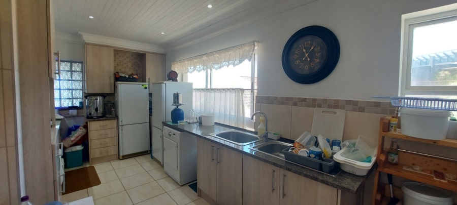 4 Bedroom Property for Sale in Wavecrest Eastern Cape